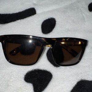 Stylish Tortoise Shell Sunglasses